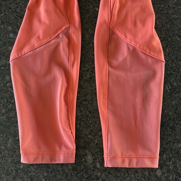 Le Ore Coral Mesh Inset Leggings - Picture 5 of 7